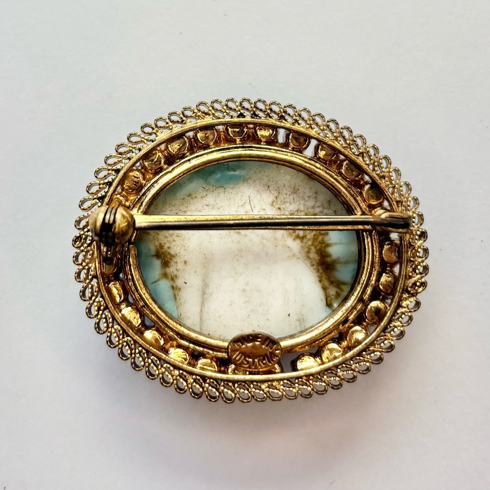 Vintage Austrian Hubble Glass Cabochon Turquoise and Gold Brooch - Picture 5 of 8